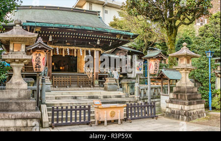 Sanctuaire Hanazono Inari au parc Ueno, Tokyo, Japon. Banque D'Images