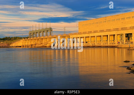 Canada, Manitoba, Winnipeg. Barrage hydroélectrique sur la rivière Winnipeg. Banque D'Images