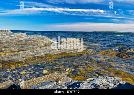 Le Canada, la Nouvelle-Écosse, Blue Rocks. La côte rocheuse de la baie de Lunenburg. Banque D'Images