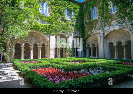 Cloître, Saint Paul de Mausole, St Rémy de Provence, France Banque D'Images