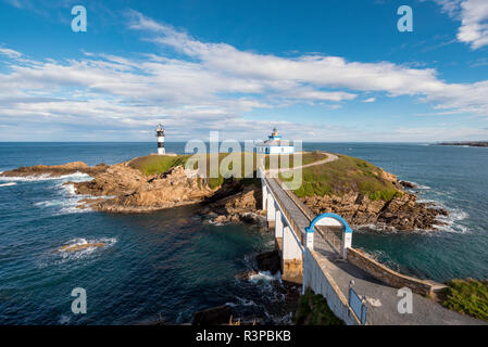 Phare de l'île de Pancha à Ribadeo côte, Galice, Espagne. Banque D'Images