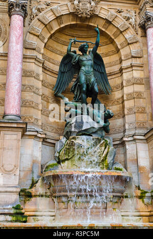 Fontaine Saint-Michel, Rive Gauche. Paris, France Banque D'Images