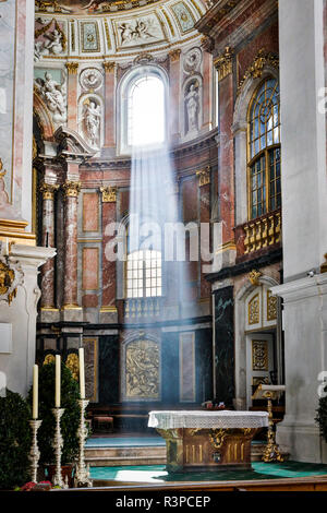 Allemagne, Ettal, lumière qui brille dans l'intérieur du cloître Ettal Banque D'Images