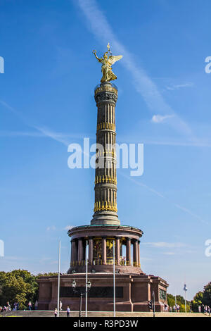 Allemagne, Berlin, Mitte. Monument Siegessaule, également connu sous le nom de la colonne de la Victoire situé au coeur du parc Tiergarten Banque D'Images