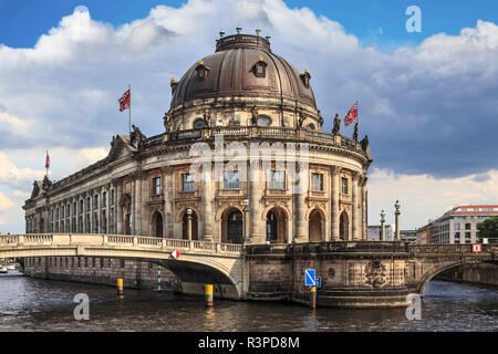 Berlin, Allemagne. Musée de Bode le long de la rivière Spree sur l'île des Musées Banque D'Images