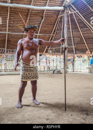 Iquitos, Pérou- Sep 26, 2018 : à partir de la tribu Bora dans son costume local Banque D'Images