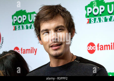NEW YORK, NY - 07 DÉCEMBRE : l'Acteur Tyler Blackburn assiste à l'ABC de la '25 jours de Noël' Célébration à Cucina à Rockerfellar Center le 7 décembre 2014 à New York. (Photo par Steve Mack/S.D. Mack Photos) Banque D'Images