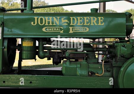 Tracteur John Deere 1936 avec roues en acier Banque D'Images