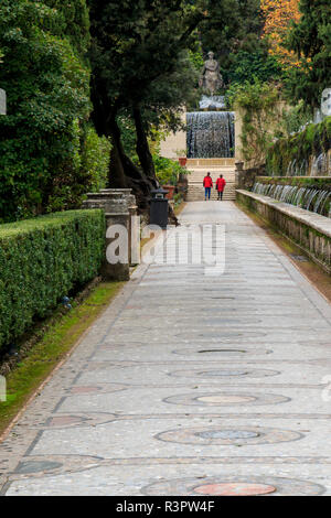 Le centre de l'Italie, Latium, Tivoli. Villa d'Este, UNESCO World Heritage Site. Par l'allée cent fontaines. Banque D'Images