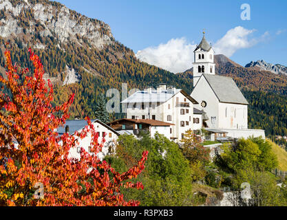 Village Colle San Lucie en Val Fiorentina. Les dolomites de la Vénétie font partie de l'UNESCO World Heritage Site, Italie Banque D'Images