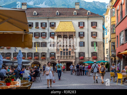 Goldenes Dachl ou toit d'or, représentant du gothique tardif, balcon centre ville historique d'Innsbruck, Innsbruck, Tyrol, Autriche, Europe Banque D'Images