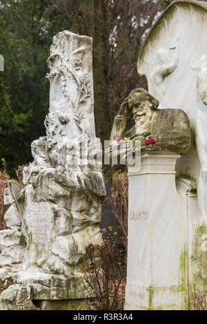 L'Autriche, Vienne, Zentralfriedhof. Cimetière Central, tombes des compositeurs Johann Strauss Le Jeune et Johannes Brahms Banque D'Images