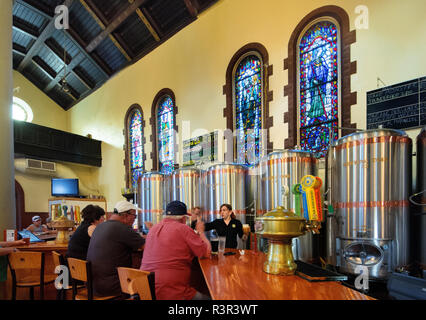 L'Église Brew Works est une brasserie à Pittsburgh, Pennsylvanie, USA, ensemble dans le cadre d'un bâtiment restauré de l'église catholique romaine (anciennement St Jean le Ba Banque D'Images