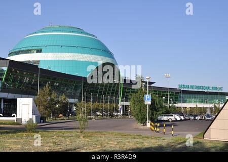 L'ARCHITECTURE DE STYLE ISLAMIQUE SUR LE TERMINAL DE L'AÉROPORT INTERNATIONAL D'ASTANA, Kazakhstan. Banque D'Images