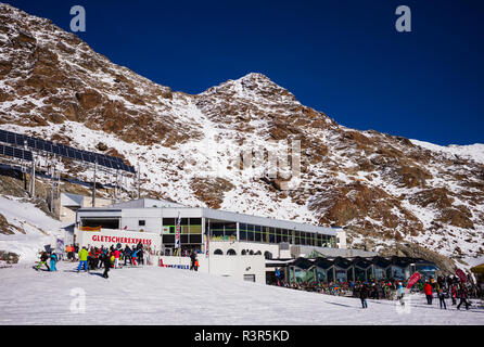 Autriche, Tyrol, Pitztal, Mittelberg, domaine skiable du Glacier de Pitztal, Gletcherexpress gare Banque D'Images