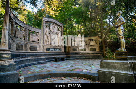 Pittsburgh, Pennsylvanie, Parc Schenley est le foyer de la Westinghouse Memorial, un monument en granit et en bronze commémorant ingénieur George Westinghouse. Banque D'Images