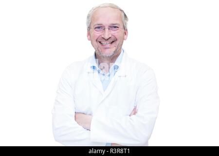 Portrait of mature homme pharmacien, fond blanc. Banque D'Images