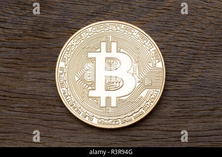 Close up of golden bitcoin, macro shot. Banque D'Images