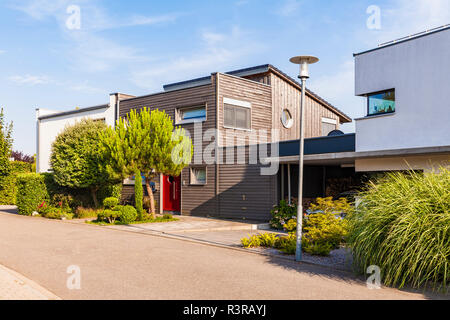 Allemagne, Karlsruhe, Moderne maisons individuelles à Hohenwettersbach Banque D'Images