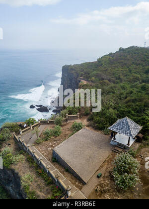 L'INDONÉSIE, Bali, vue aérienne du temple d'Uluwatu Banque D'Images