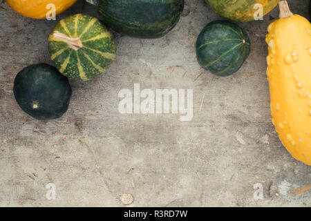 Citrouilles d'automne sur le bois d'en haut Banque D'Images