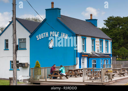 L'Irlande, le comté de Kerry, péninsule de Dingle, Annascaul, Pôle Sud Inn, ancien pub appartenant à l'explorateur de l'Arctique Tom Crean Banque D'Images