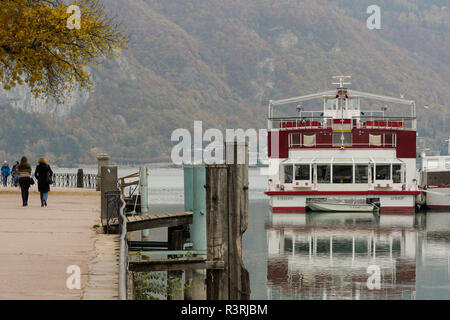 Les banques, les ports du lac d'Annecy, Annecy, Haute-Savoie, France Banque D'Images