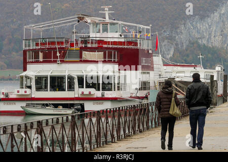 Les banques, les ports du lac d'Annecy, Annecy, Haute-Savoie, France Banque D'Images