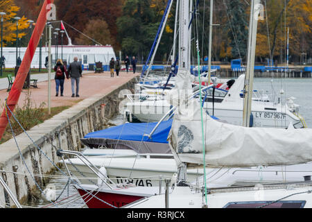 Les banques, les ports du lac d'Annecy, Annecy, Haute-Savoie, France Banque D'Images
