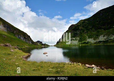 Beau paysage avec le lac Wildsee (Wildseelodersee ) et Wildseeloder haus, refuge de montagne refuge, au-dessus de Fieberbrunn dans les Alpes de Kitzbühel, Autriche Banque D'Images