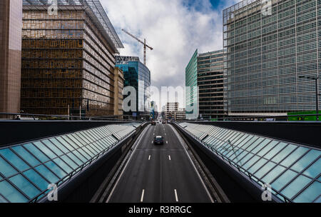 Vue sur la Rue de la Loi, le quartier européen, les immeubles de bureaux du rond-point Schuman à Bruxelles, Belgique Banque D'Images