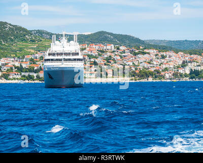 La Croatie, la côte Adriatique, la Dalmatie, Murvica, Cruise Liner Banque D'Images