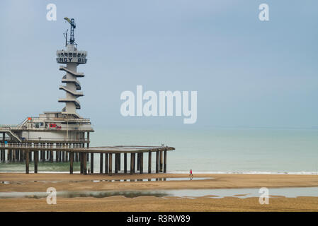 Pays-bas, Scheveningen. Jetée de Scheveningen, saut à l'Tower Pier Banque D'Images