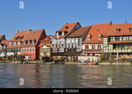 Allemagne, Bamberg, vue de la Petite Venise avec Regnitz au premier plan Banque D'Images
