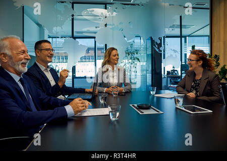 Groupe d'happy business people having a meeting Banque D'Images