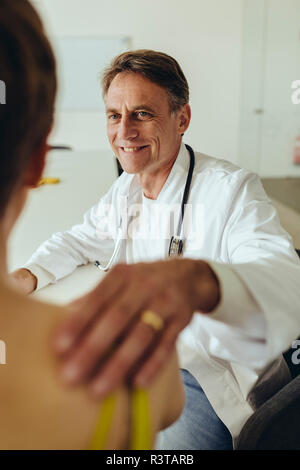 Médecin patiente calmant Banque D'Images