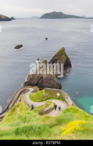 L'Irlande, le comté de Kerry, péninsule de Dingle, Slea Head, Dunquin, augmentation de la vue sur la jetée de Dunquin Banque D'Images