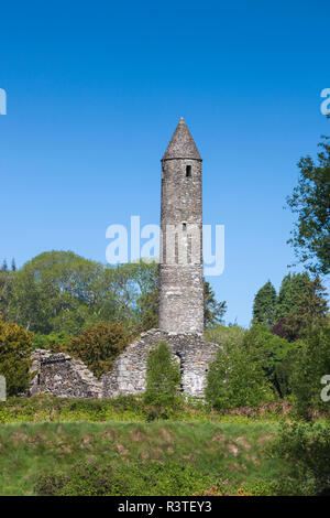 L'Irlande, le comté de Wicklow, Glendalough, ancienne colonie monastique a commencé par saint Kevin, la tour ronde Banque D'Images