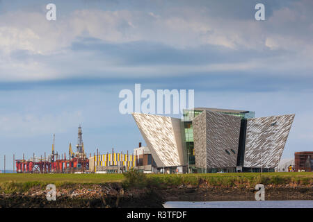 Royaume-uni, Irlande du Nord, Belfast Docklands, l'extérieur du Musée Titanic Belfast Banque D'Images