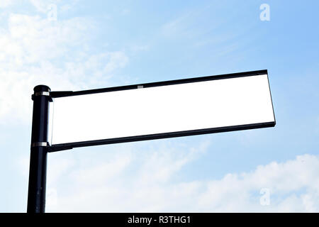 Blank Billboard against blue sky Banque D'Images