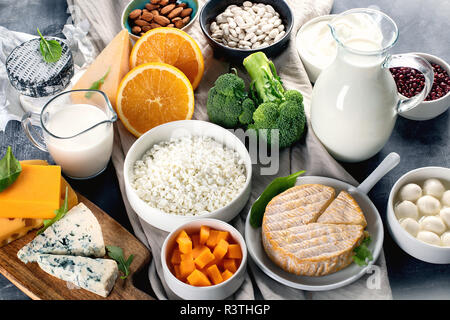 Les aliments riches en calcium. Alimentation saine. Banque D'Images