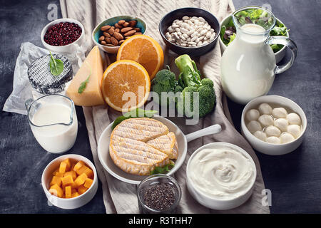 Les aliments riches en calcium. Alimentation saine. Banque D'Images