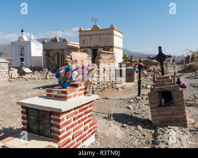 Cimetière traditionnel. Petite ville de Cachi dans la région de Valles Calchaquies, la province de Salta. L'Amérique du Sud, l'Argentine (usage éditorial uniquement) Banque D'Images