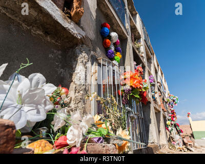 Cimetière traditionnel. Petite ville de Cachi dans la région de Valles Calchaquies, la province de Salta. L'Amérique du Sud, l'Argentine (usage éditorial uniquement) Banque D'Images