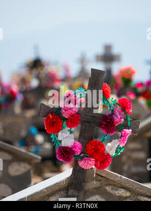 Cimetière traditionnel. Petite ville de Cachi dans la région de Valles Calchaquies, la province de Salta. L'Amérique du Sud, l'Argentine (usage éditorial uniquement) Banque D'Images