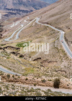 Route nationale RN 52, la route de montagne Cuesta del Lipan escalade jusqu'à Abra de Potrerillos. L'Amérique du Sud, Argentine Banque D'Images