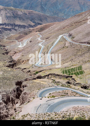 Route nationale RN 52, la route de montagne Cuesta del Lipan escalade jusqu'à Abra de Potrerillos. L'Amérique du Sud, Argentine Banque D'Images