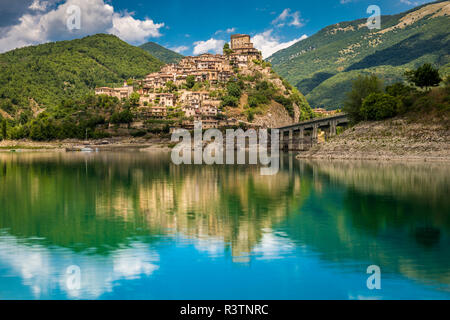 Lago del Turano Banque D'Images
