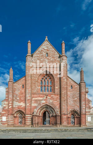 Le Royaume-Uni, l'Écosse, l'île de Kirkwall, Orkney. La Cathédrale Saint Magnus a terminé au 12ème siècle lorsque l'Orkney faisait partie du Royaume de Norvège Banque D'Images