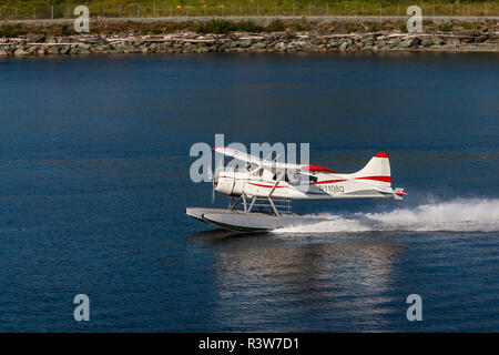 USA, Alaska, Ketchikan. Taxi pour le décollage de l'hydravion Banque D'Images